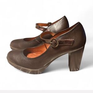 HISPANITAS Brown Leather Mary Jane Heels